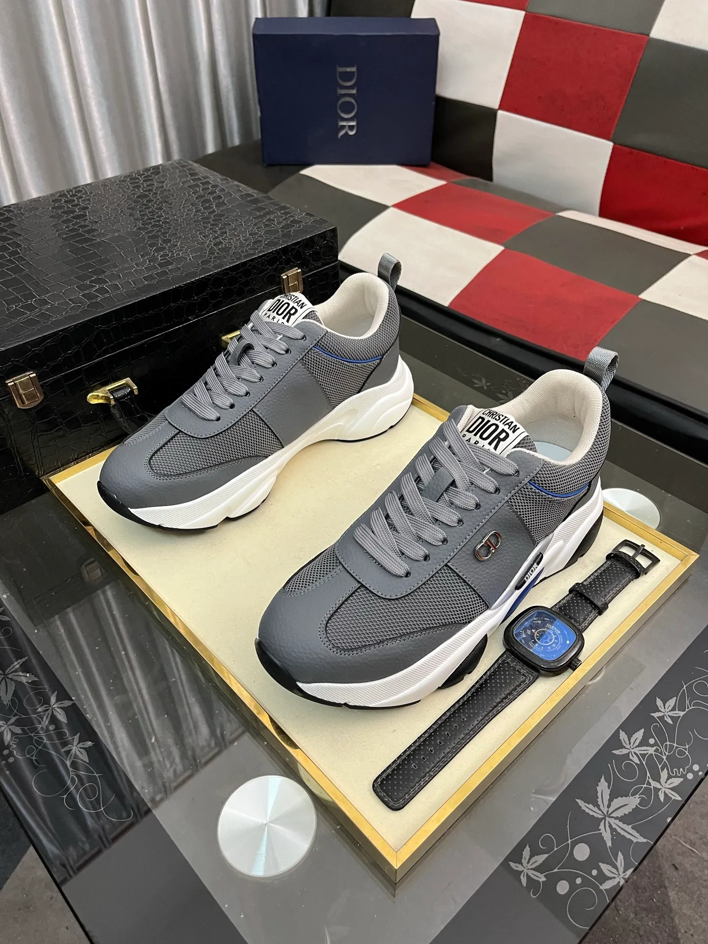 Men's men's shoes💰458⌚️⌚️Dior original quality.~ Unique modern style sneakers. 🏃A must-have casual shoe for trendy men😍😍 Original brand imported from Italy, imported original leather, sheep lining (refuses to discolor and grind feet) Sole: Original sole provided by the original factory, French lazy style design ⚠️Fit to the feet, original quality, super comfortable original sole. Just like shooting the real thing🎬The real thing is better, code number: 38-444⃣️colors available